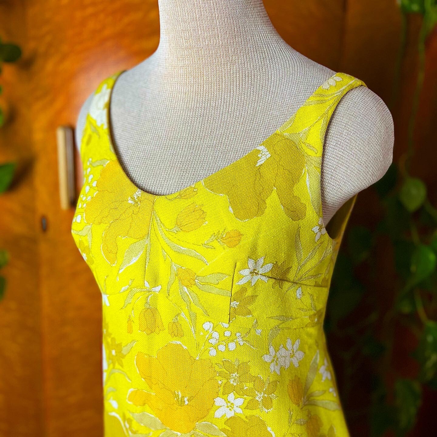 YELLOW LINEN 60s 1960’s Vintage Mod Floral Mini Shift Go Go Dress Sundress S M
