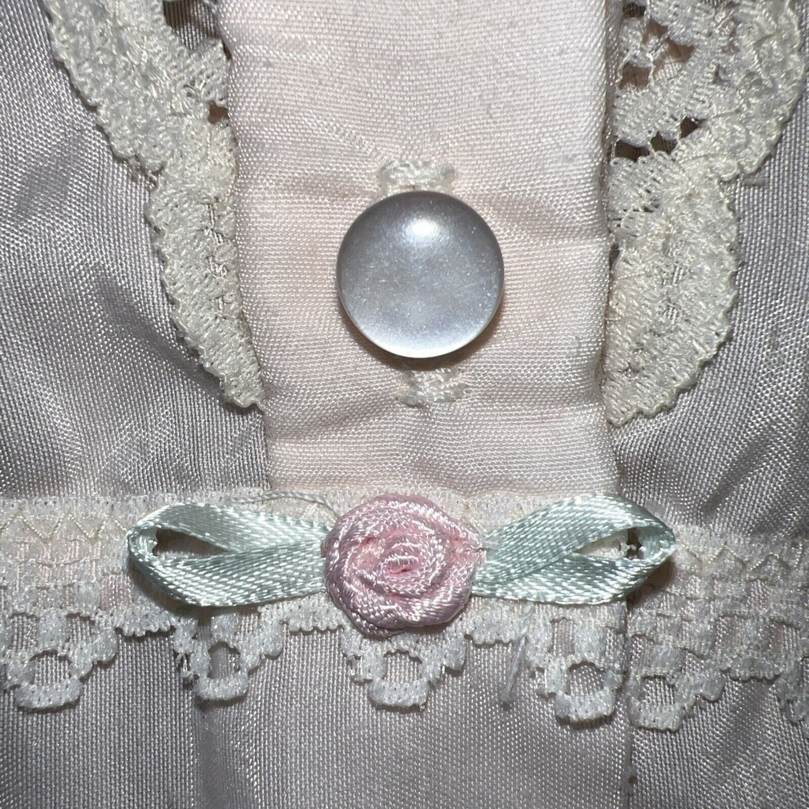 Vintage 1970s Vanity Fair Women XL Nightgown Lace Trim Floral Embroider USA Made