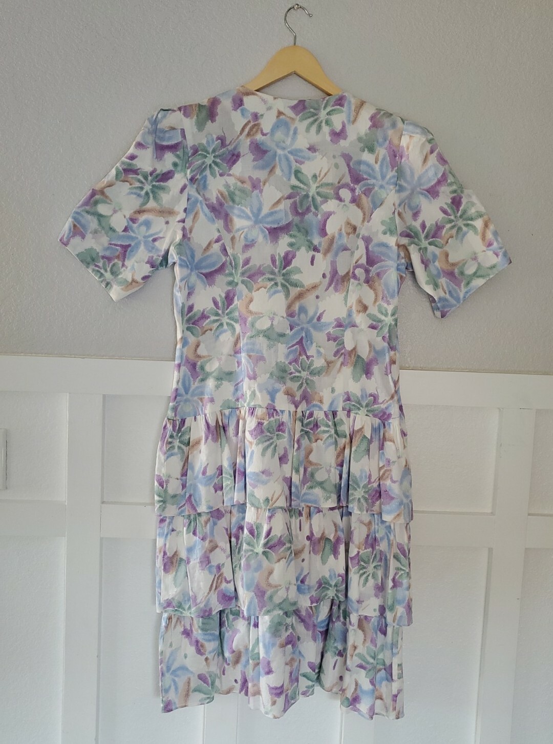 VINTAGE DW3 WOMAN FLORAL DRESS SHORT SLEEVES MULTI-COLOR USED