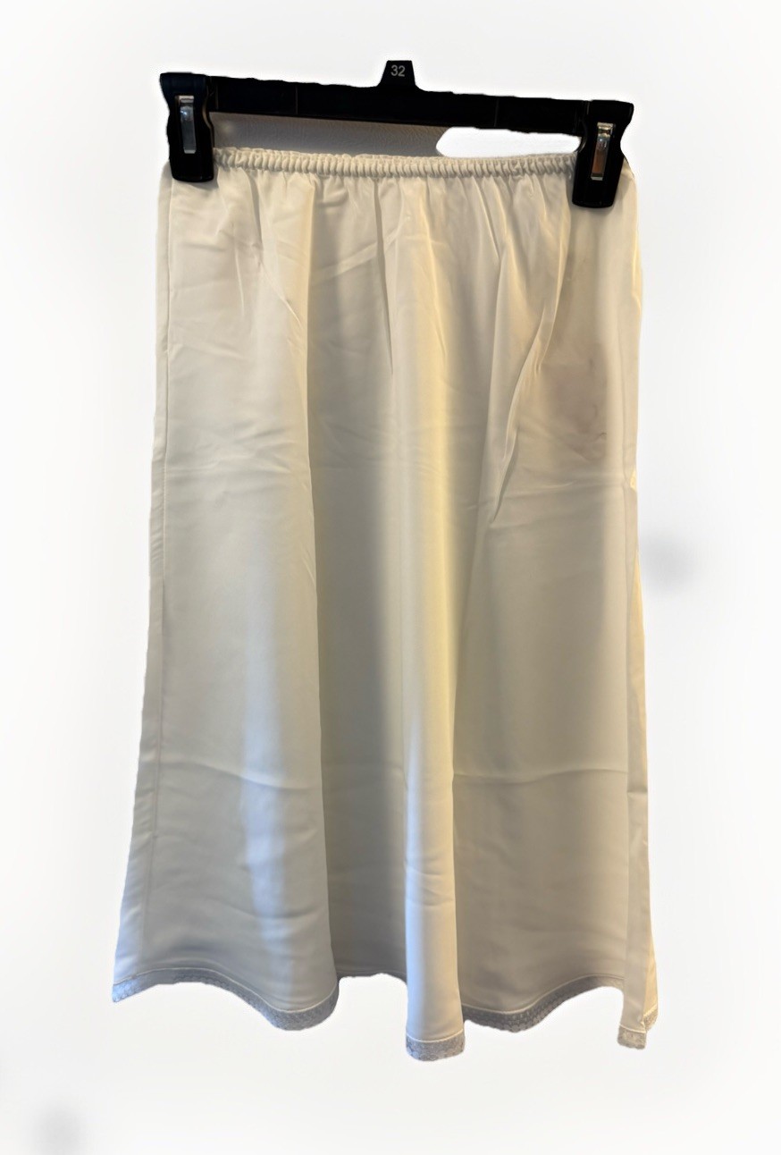 Barbizon Petticoat Liz White Half Slip Lace Trim Petite 25” Crepe Remarque NWT