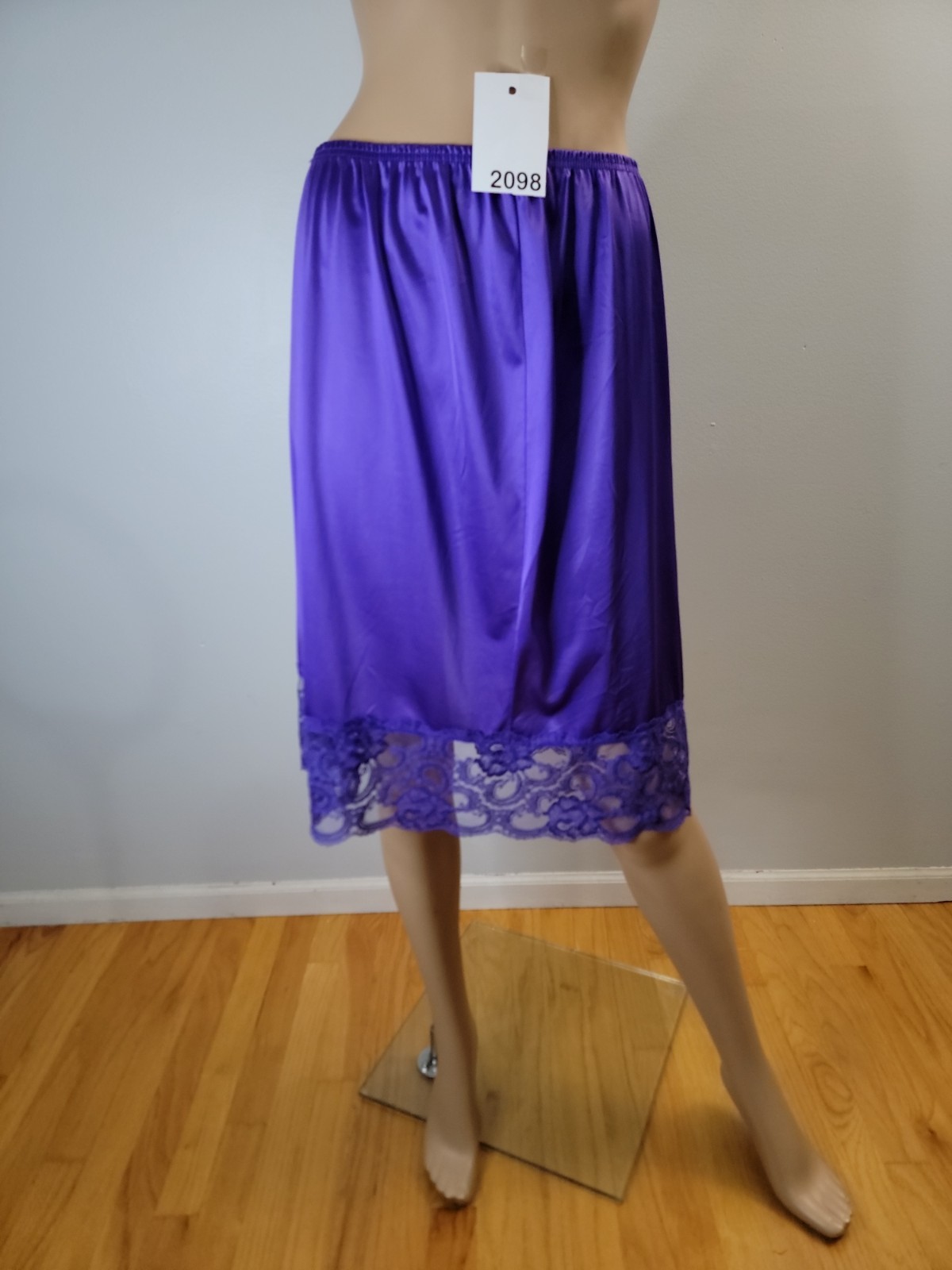 Vintage UNIONMADE All Nylon Purple Half Slip Lace Detail Style 9576 Size Large