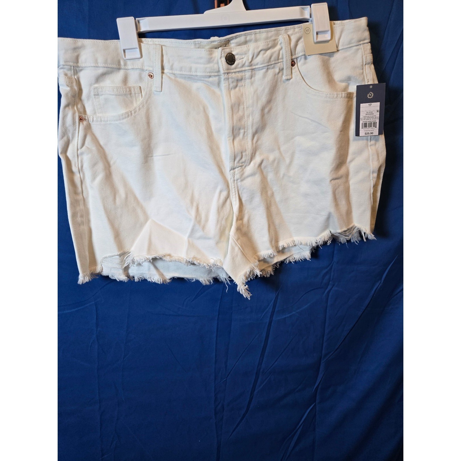 White baggy fit 90s shorts with button front. Size16-18