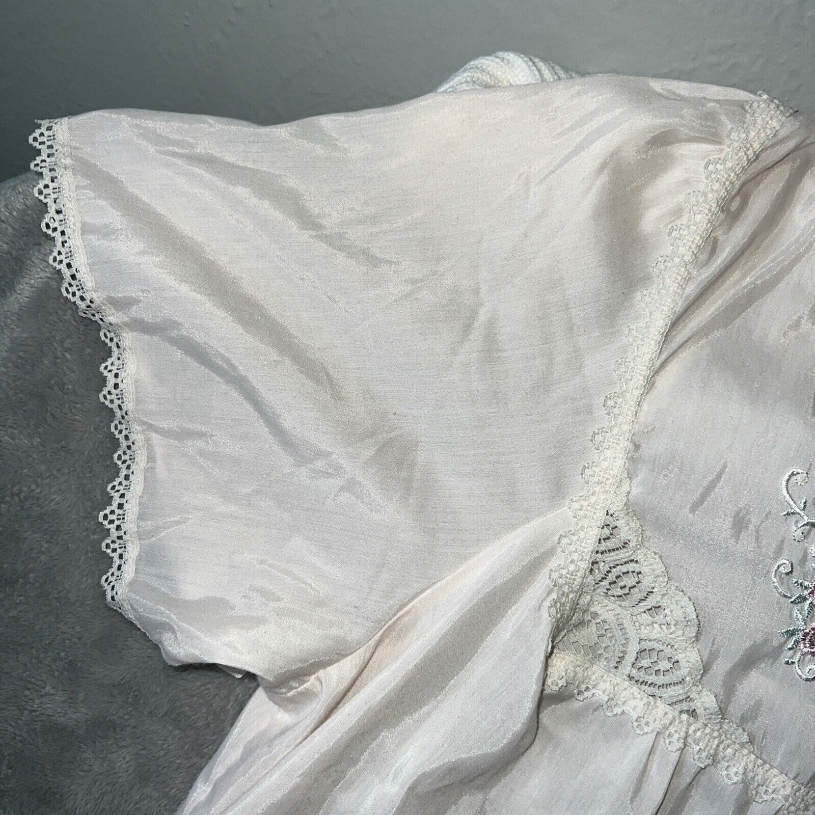 Vintage 1970s Vanity Fair Women XL Nightgown Lace Trim Floral Embroider USA Made