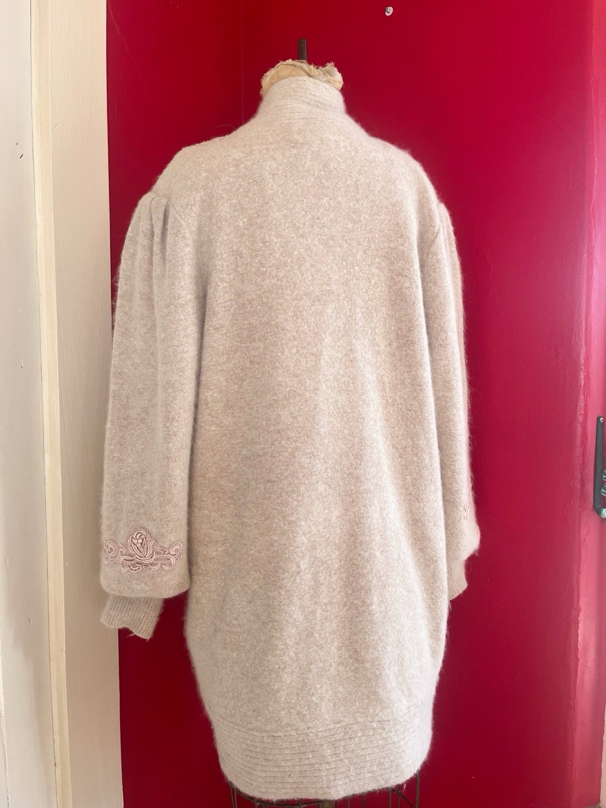 Vintage 1980s Ballet Slipper Beige Rose Lace Pearl Beaded Angora Mix Cardigan S