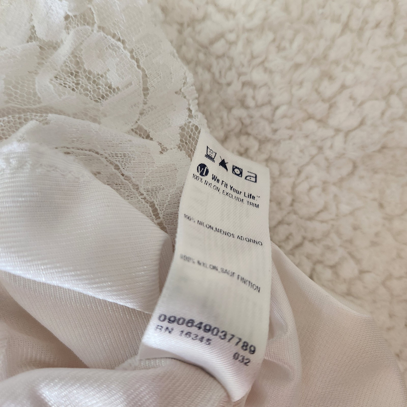 Women’s VASSARETTE Full Slip White 28” 38/44 Style #10-105 Lace Nylon Vintage