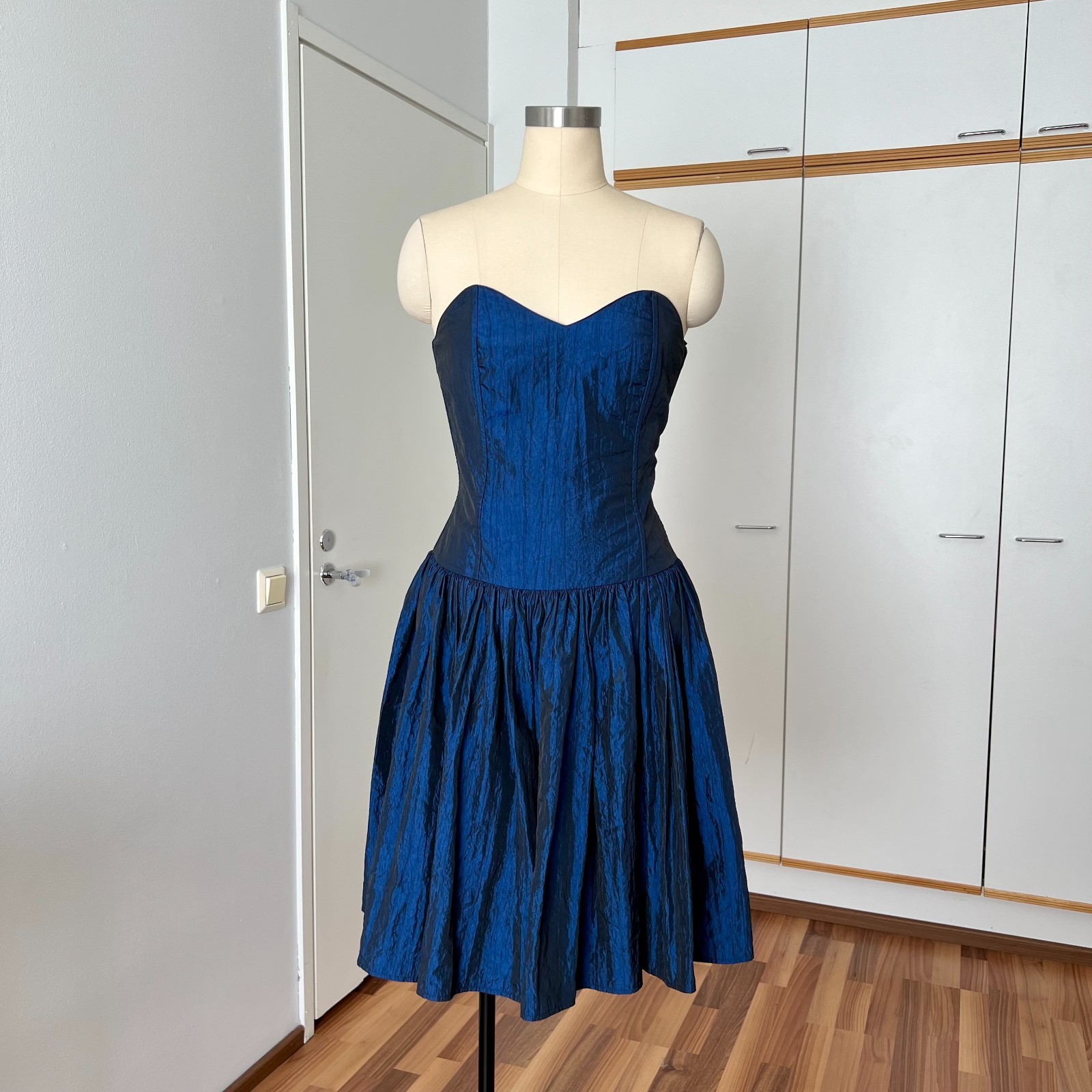1980s Blue Strapless Taffeta Cocktail Party Dress Shirred Retro Prom Aline EU 38
