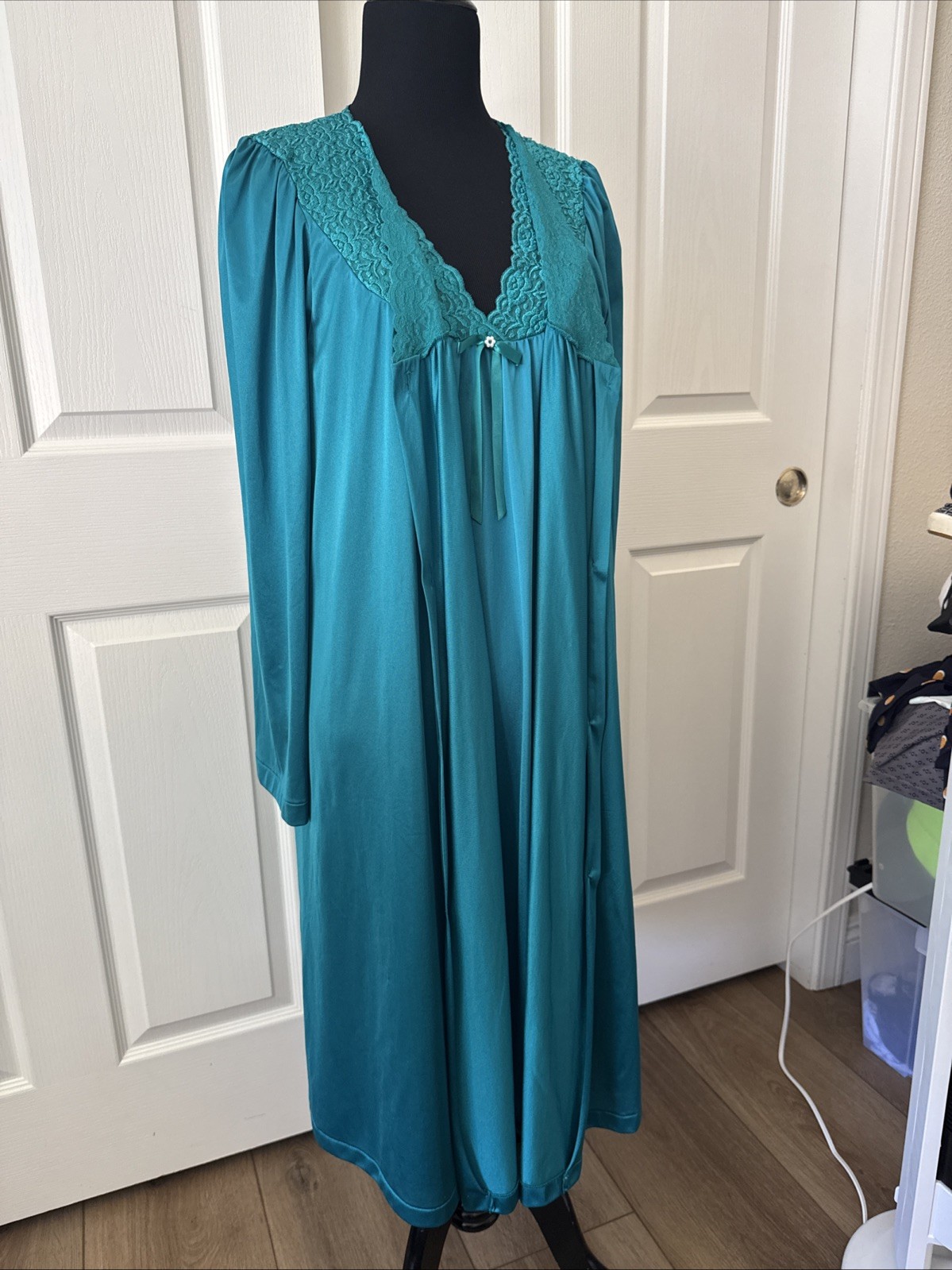 Vanity Fair Jade Green Nylon Nightgown Lace / Satin Bow With Matching Robe M