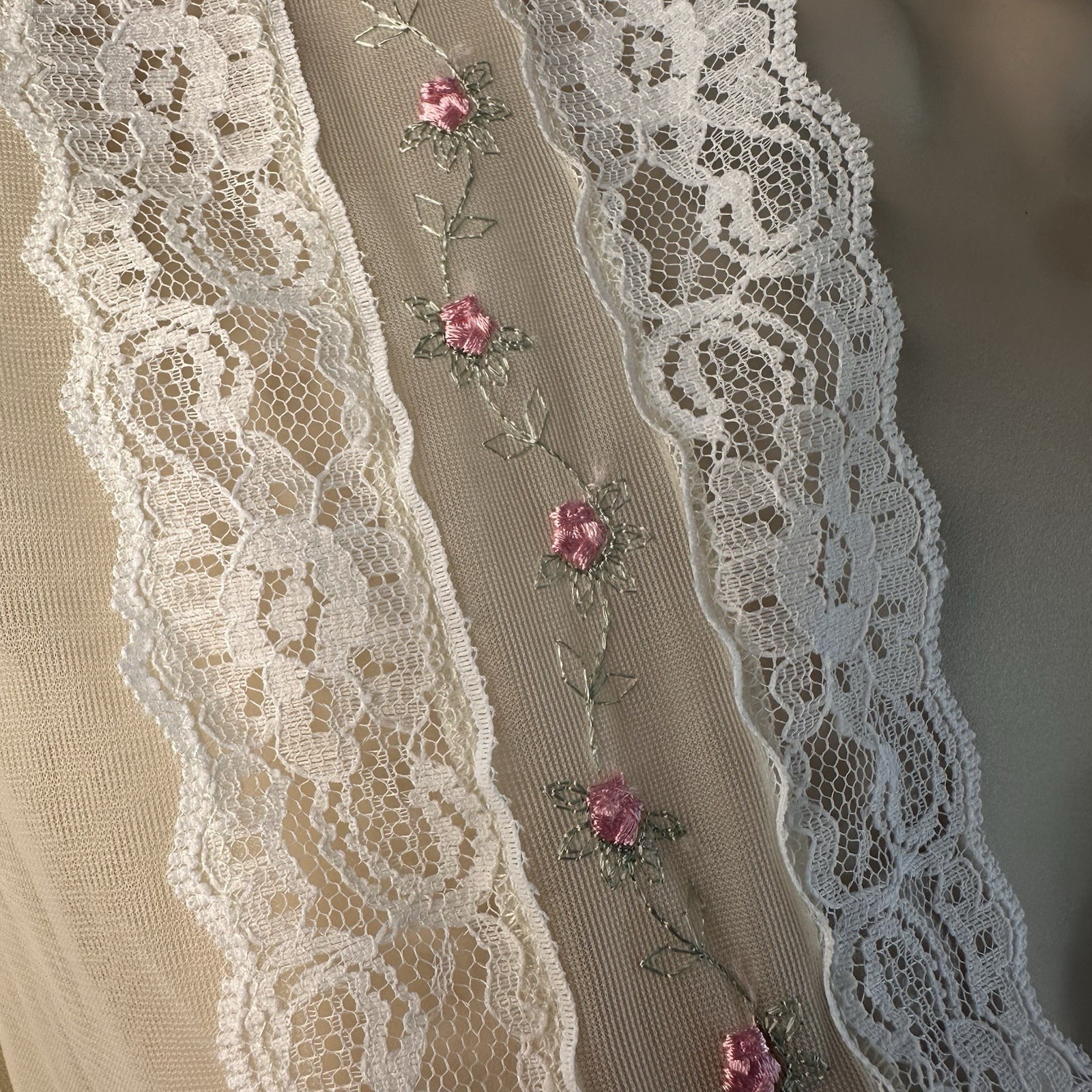 DREAM AWAY Vintage 70s Peignoir Robe Ivory Medium Bridal Lace Coquette