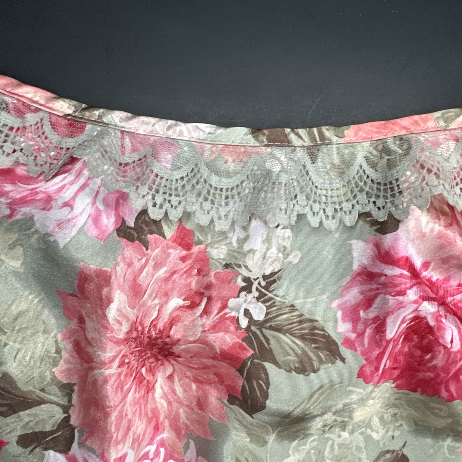Vtg Wrapper Floral Camisole Poly Satiny Medium USA Pink Roses Peonies Tank Top