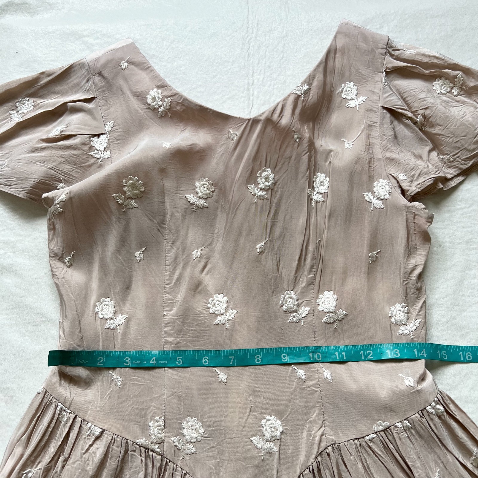 Vintage dress 80s does 50s taupe beige short sleeve embroidered flowers size 4