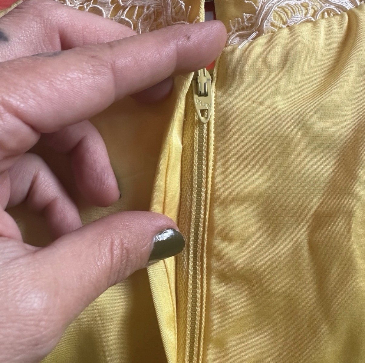 Vintage 1960s Yellow Lace Trim dress with 1/2 sleeves and back zip