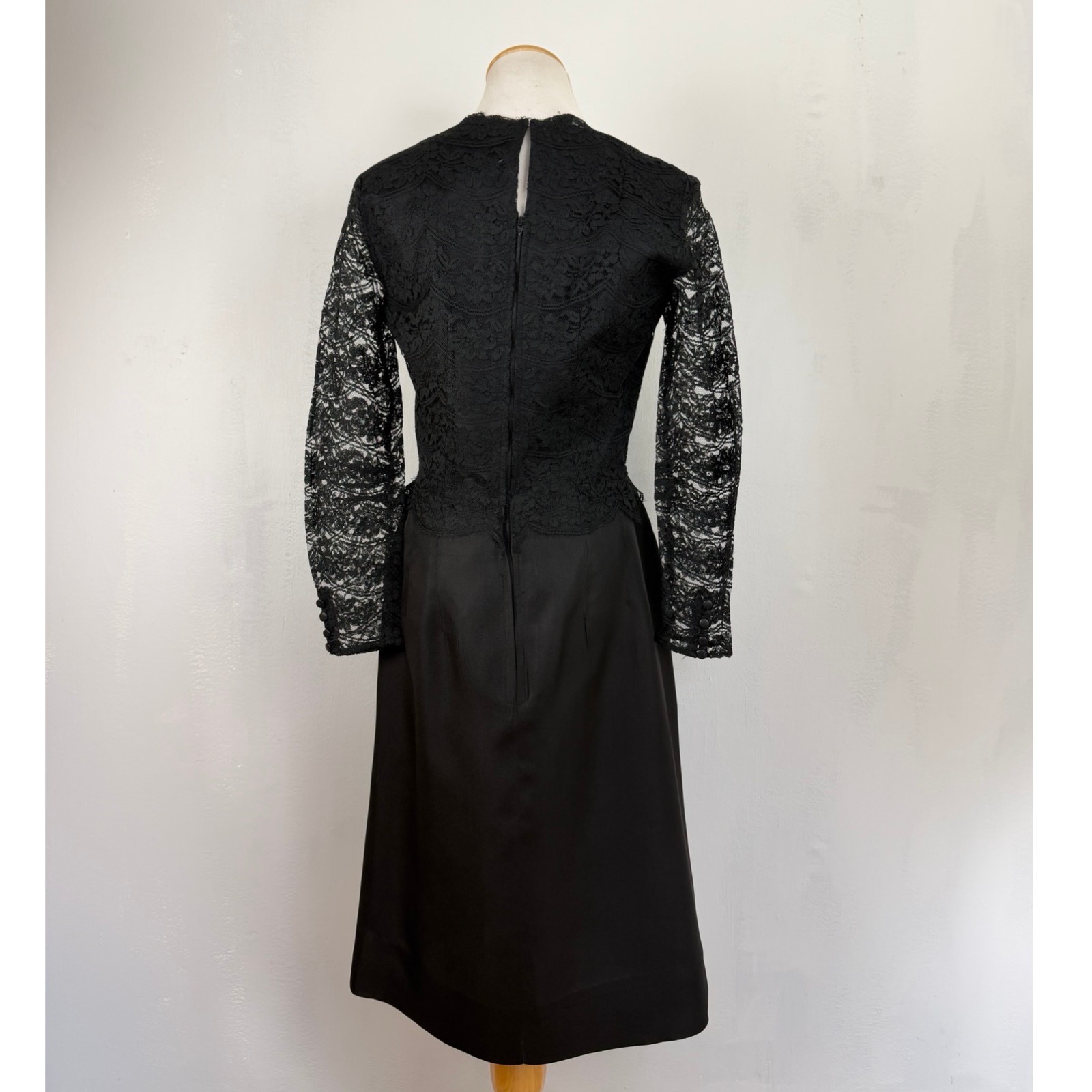 Vintage Dress Black Lace Long Sleeve Below Knee Evening Wear 1960s Size Small