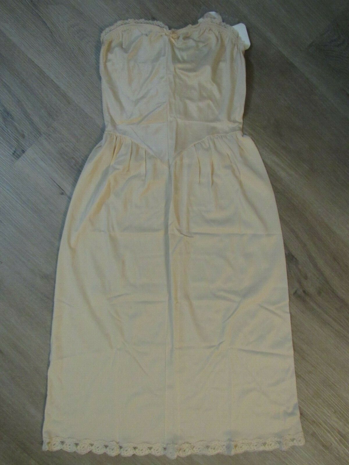 Vintage VANITY FAIR Beige 32 L Ruffle Lace Trim Slip Removeable Straps NWT