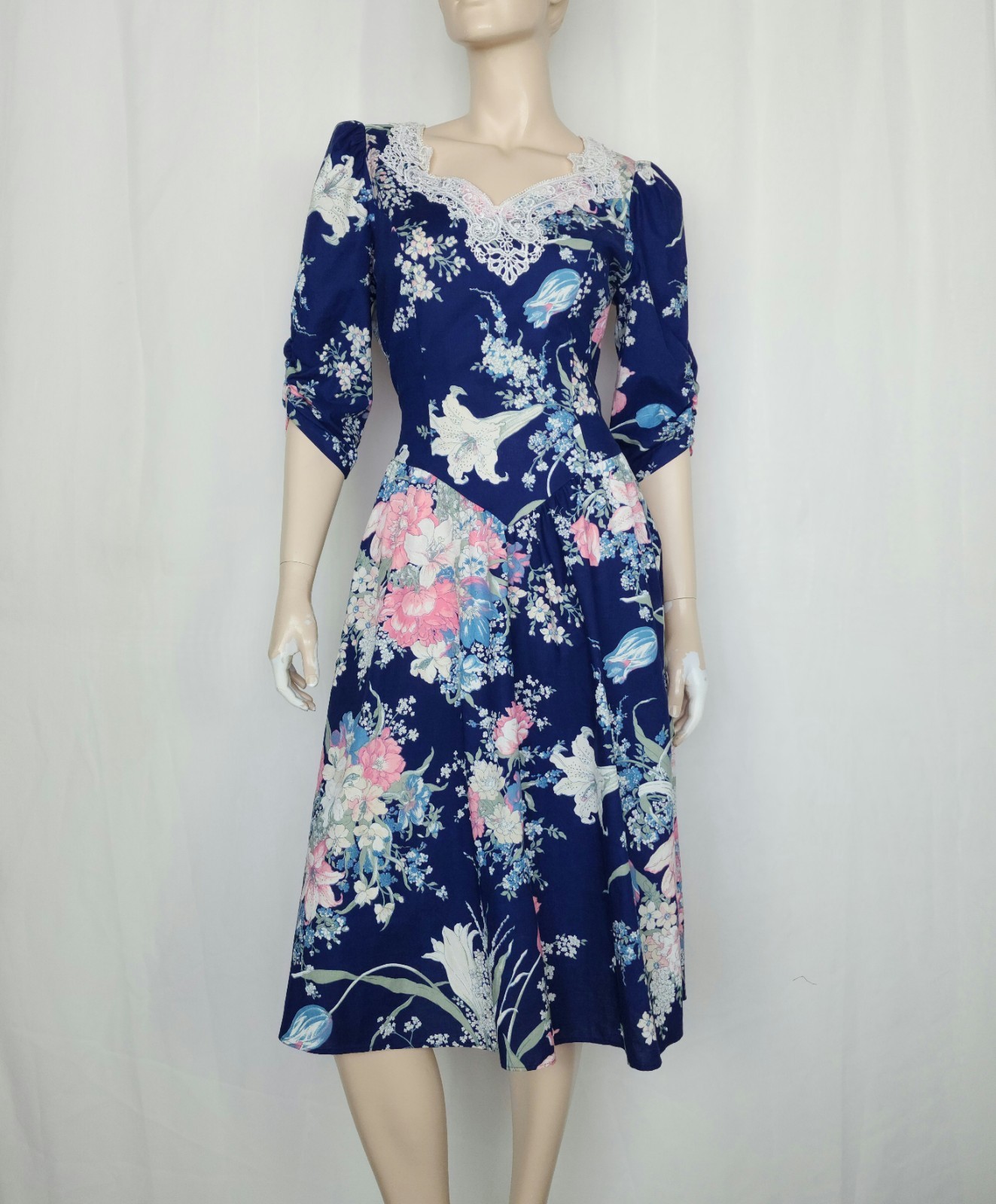 Vtg 80s floral cotton dress lace tie back S-M