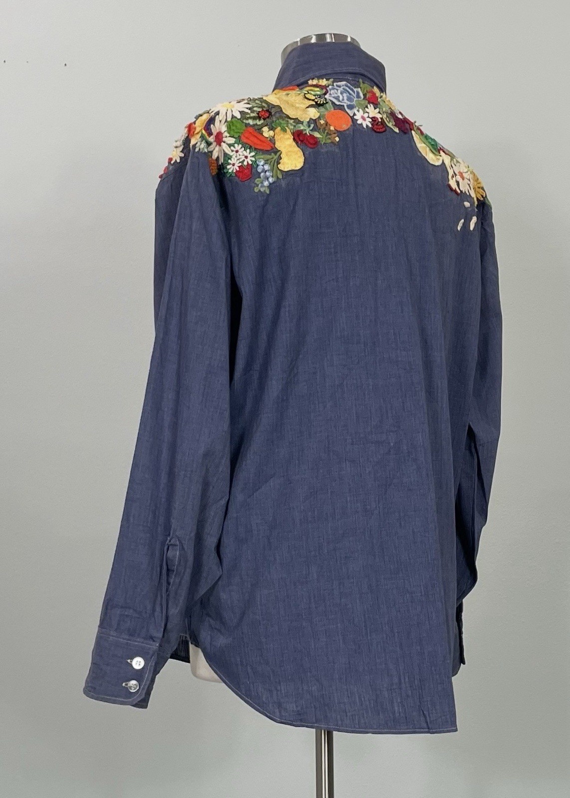 Vtg 1970’s Appliqued Levis Shirt – So many appliques! Flowers Rainbow Bee Cherry