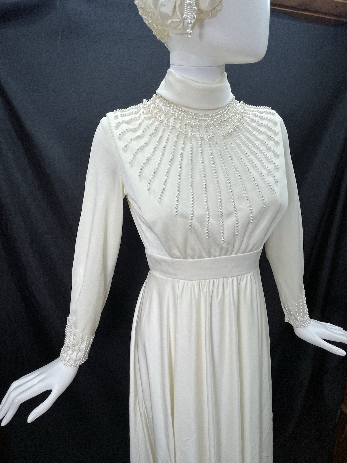 1960s Vintage Handmade Wedding Dress Train Pearls XS Metal Zipper W/ Headband