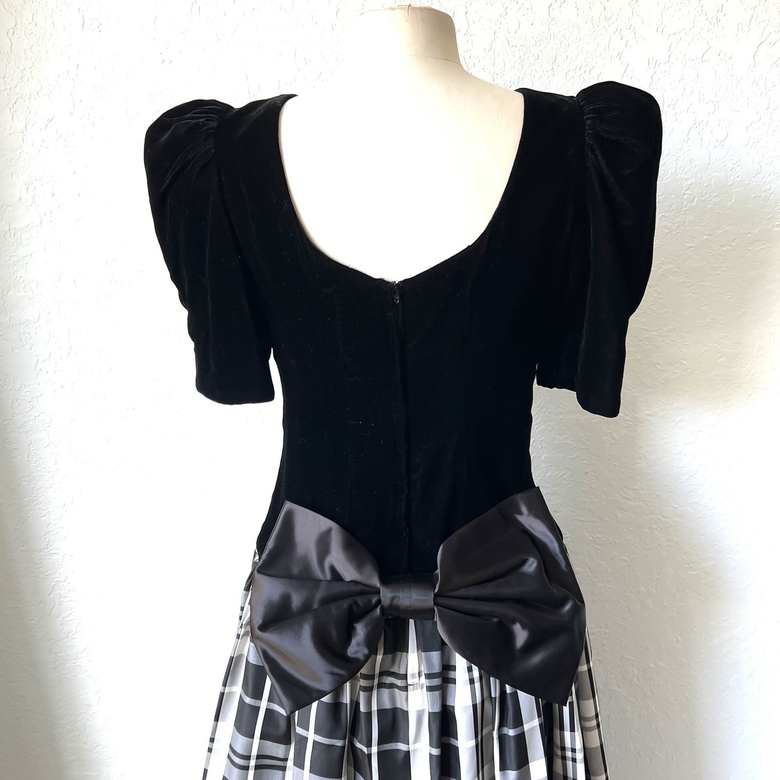 VTG 80’s ACT 1 New York Black Velvet & Taffeta Dress Satin Back Bow Sz 9-10 USA