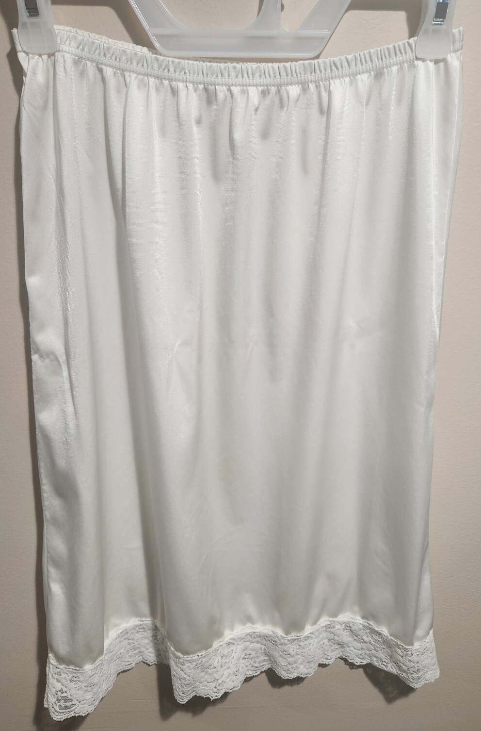 Vintage Vanity Fair White Fancy Lace Hem Nylon Half Slip Sz Med