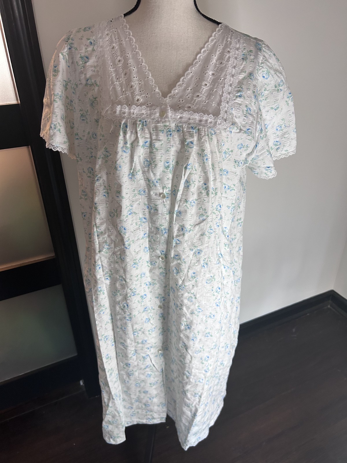 Vintage Sears Carriage Court Women’s Night Gown Cottage Core Sz Large