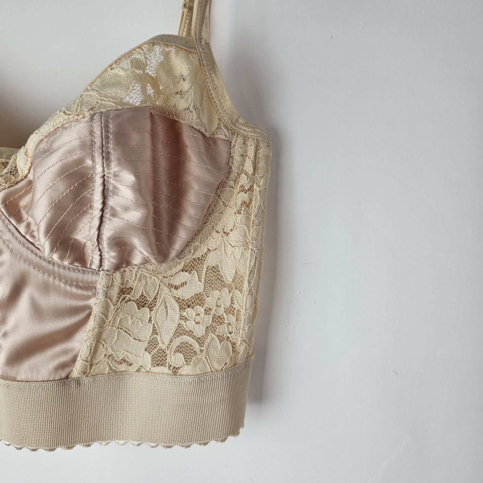 Vintage Pinup Boudoir Longline Bra 32B Beige Lace Bustier Satin Festival