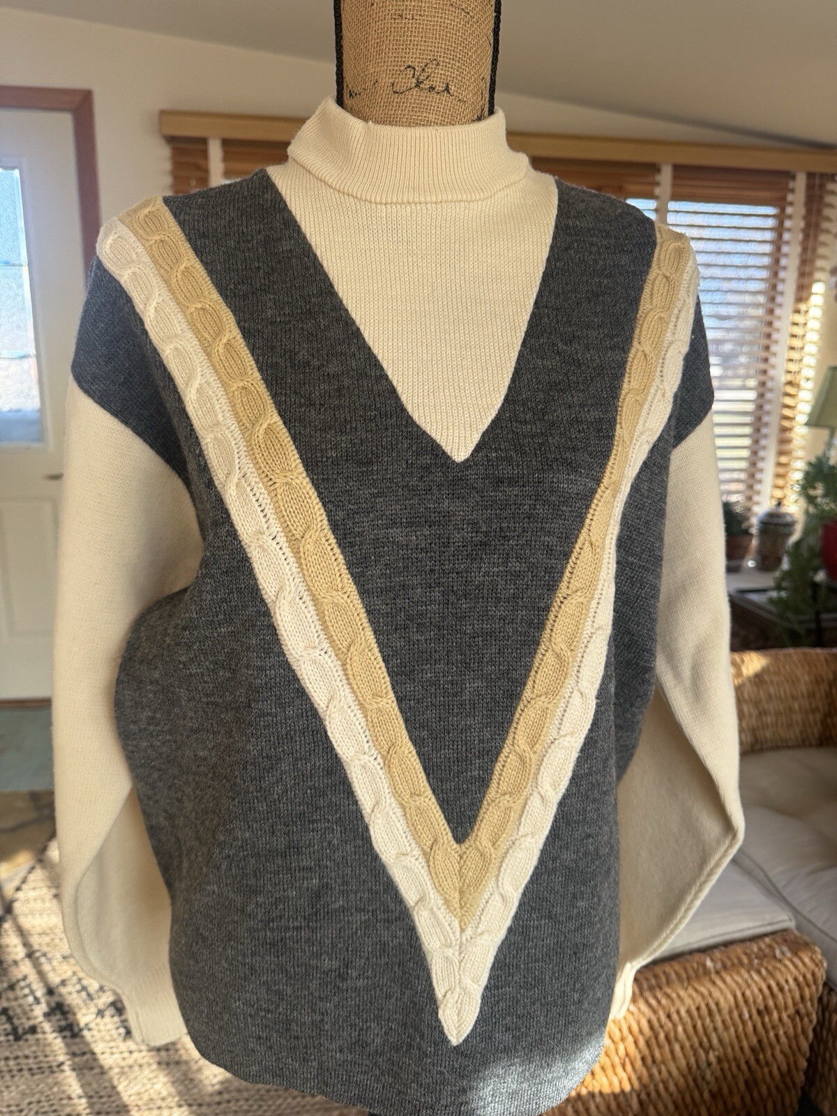 Vintage ‘70’s Knit Sweater 100% Wool, Campbells So. California, XL Neutrals