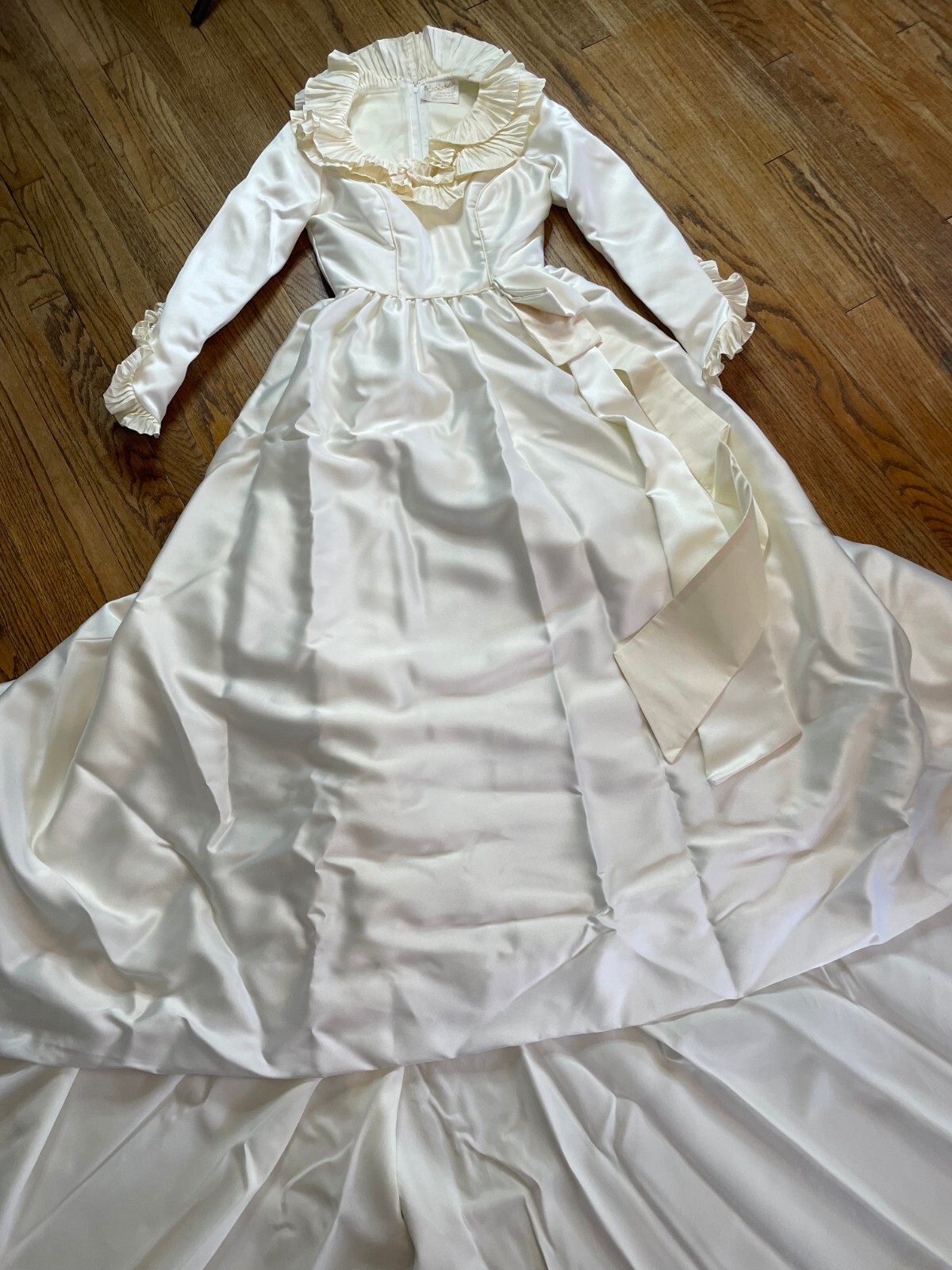 Vintage 70s 80s USA Michele Piccione Modest Ivory Victorian Ruffle Wedding Dress