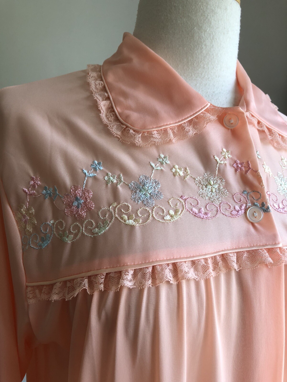 STUNNING VTG KATZ Peach Nylon & Lace Embroidered Nightgown Lingerie SZ S