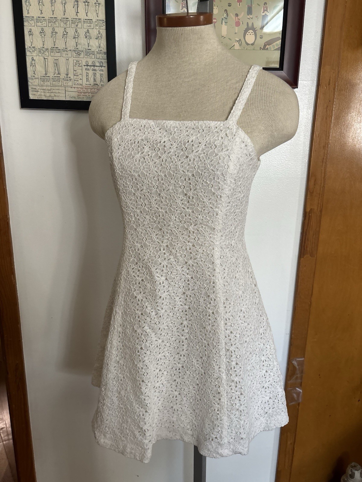 VINTAGE: Minimalist Eyelet Floral Lace Skater Sundress SZ.M (WHITE)