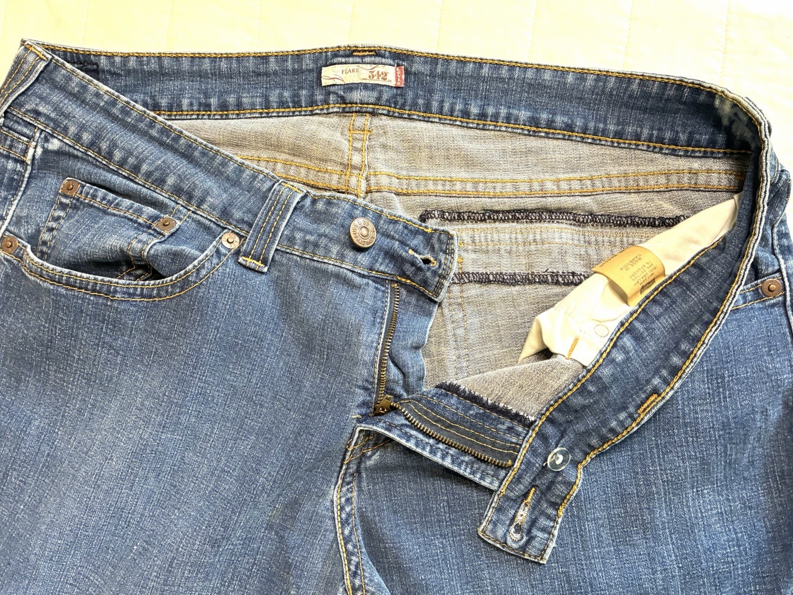 Levi’s 542 Women’s Plus Size 22W Medium Flare Jeans Flap Pocket Blue Y2K 2008