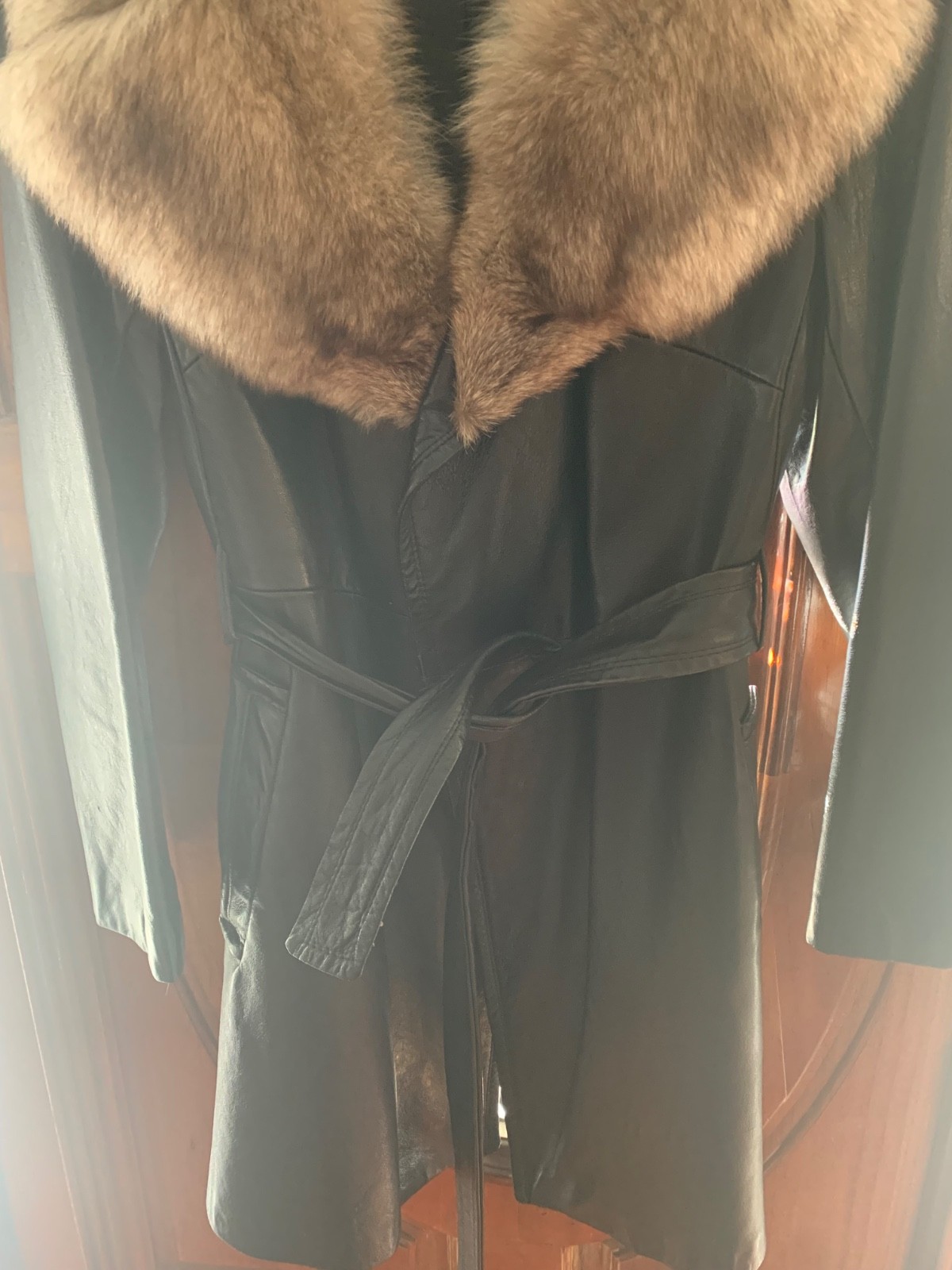 Vintage Black Leather Coat w Fox Fur Collar Timeless Luxury Mob Wife Classic