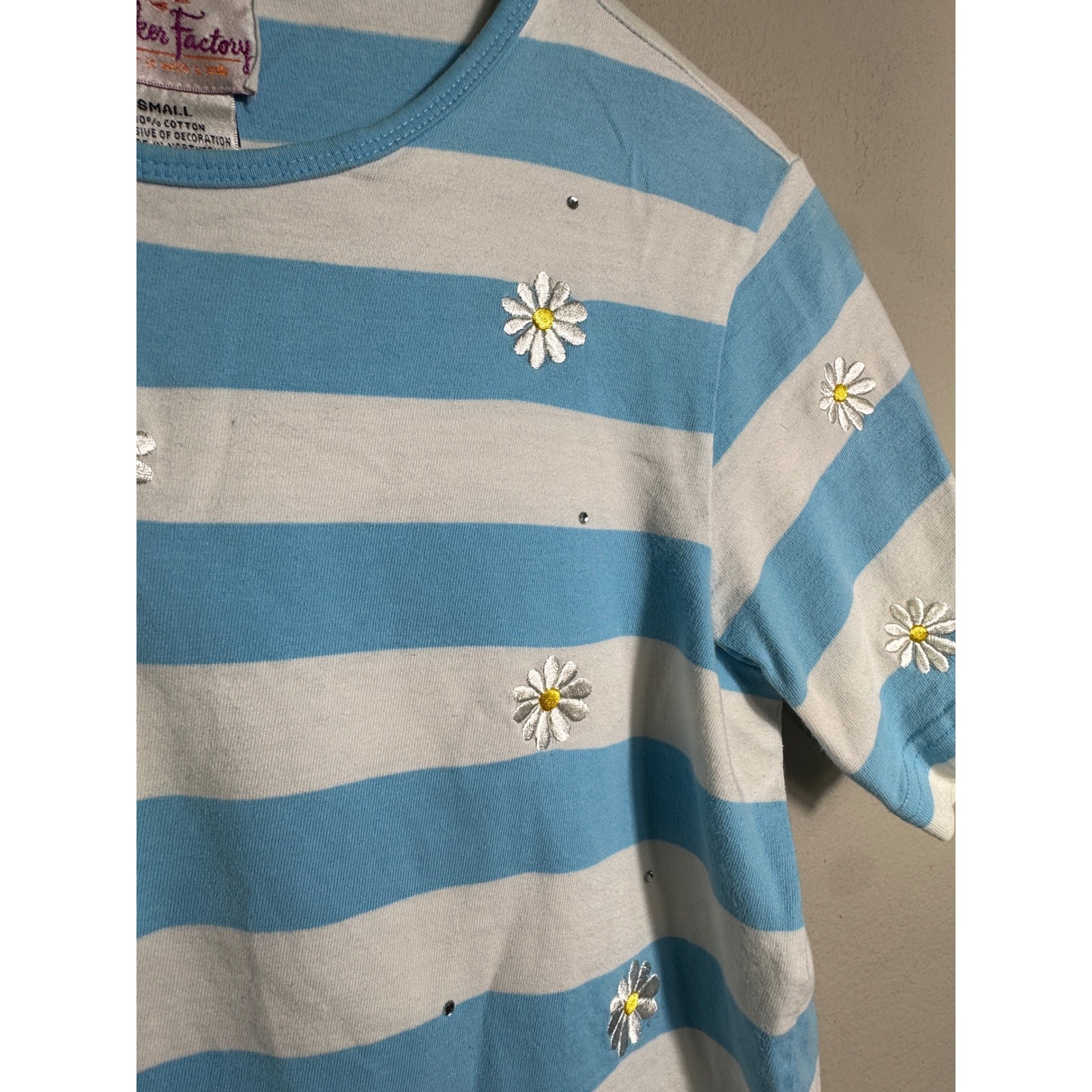 Vintage Quacker Factory Daisy Embroidered Sky Blue Striped Tee Small Cottagecore