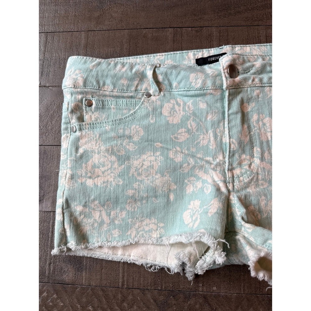 Forever 21 Women’s pastel green white rose Y2K low rise denim shorts size 29