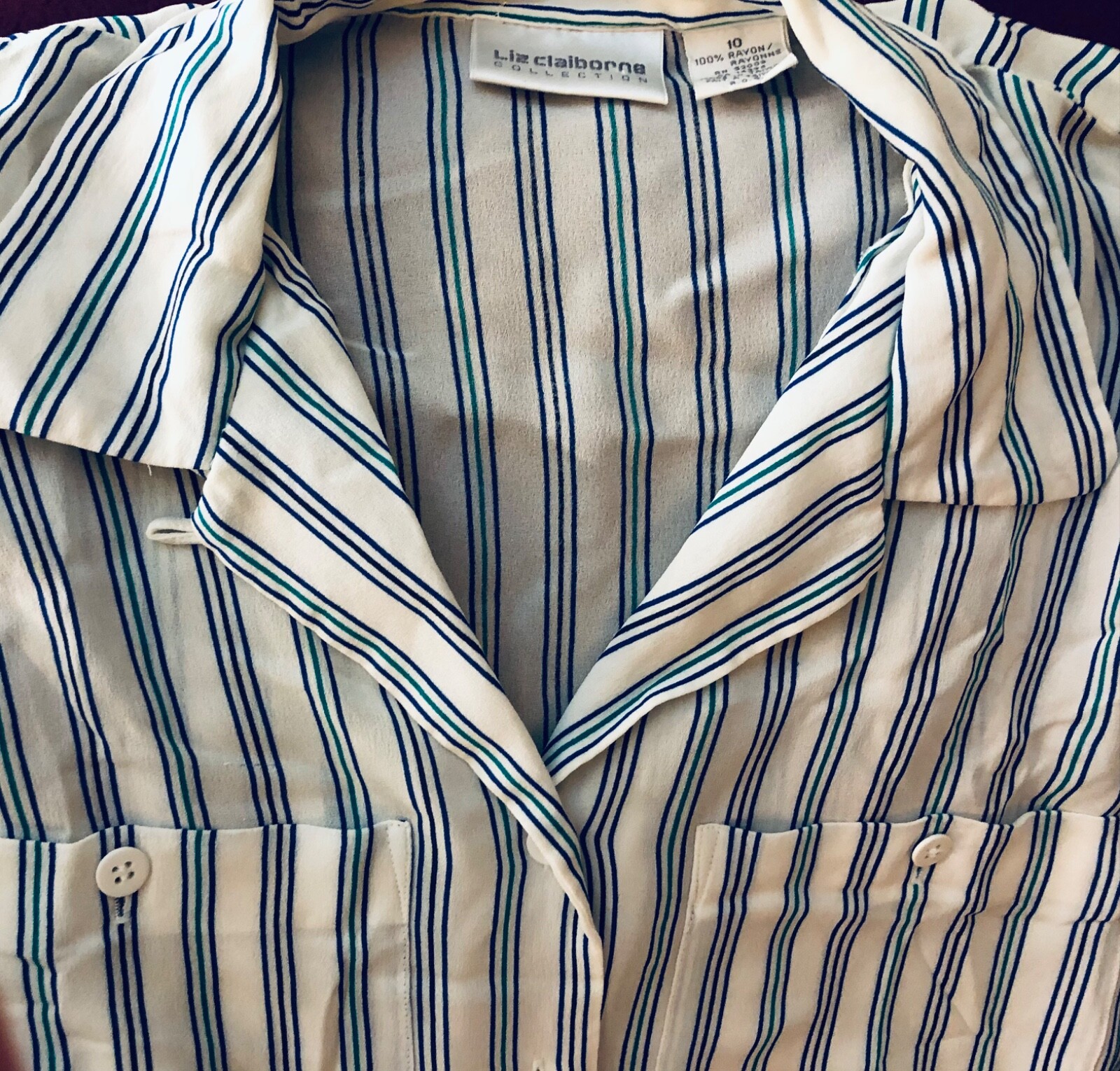 Women’s size 10 long sleeve Liz Claiborne rayon blouse 25” length chest 22″