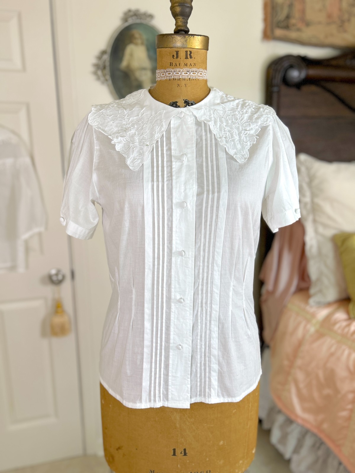 Vintage 1980s White Embroidered Collar Blouse, Button Front, Puff Sleeve, Top