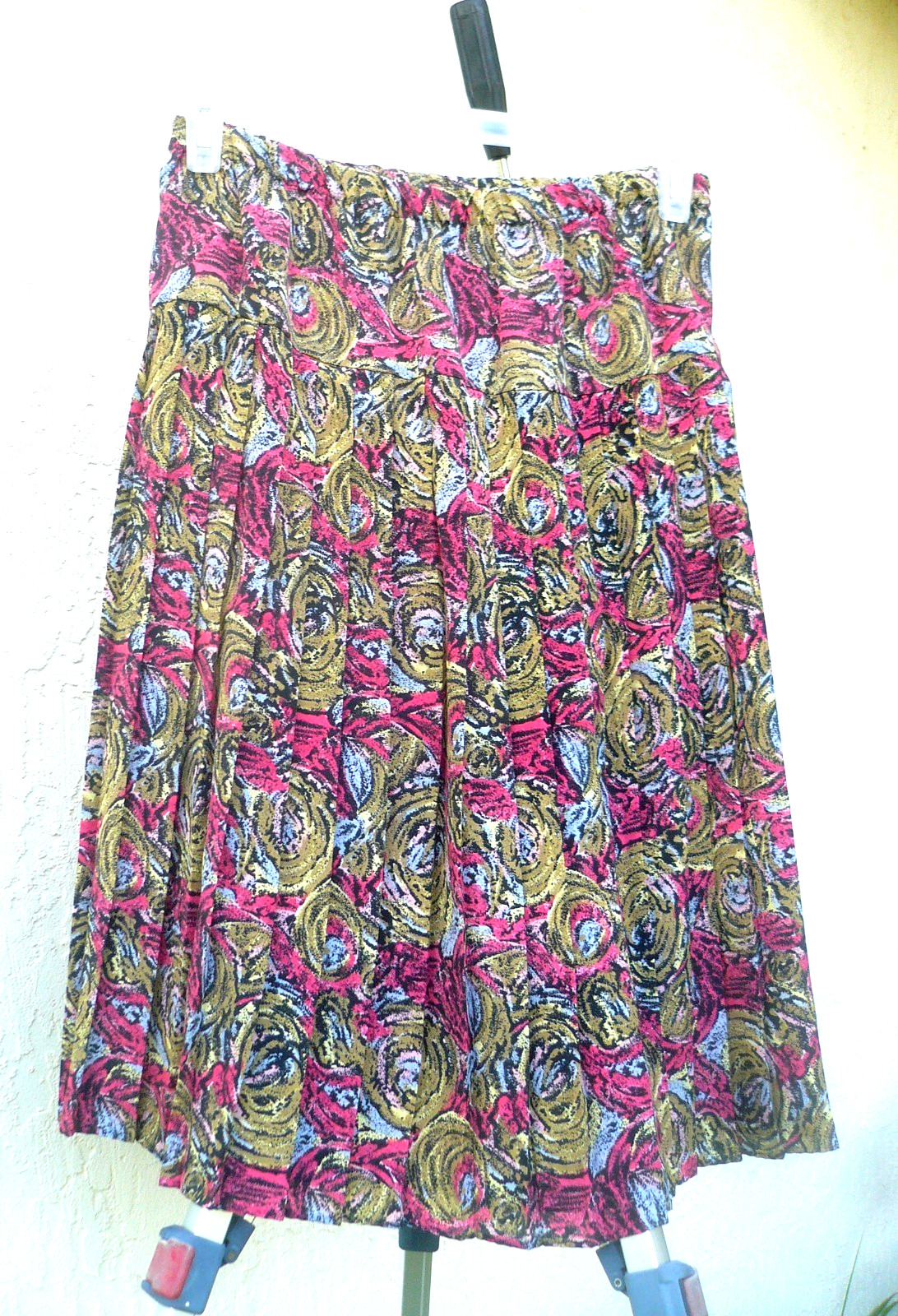 VTG 80 MW PLEATED SKIRT CORAL RED FLORAL MOSS GREEN SILKY POLY ELASTIC WAIST M L