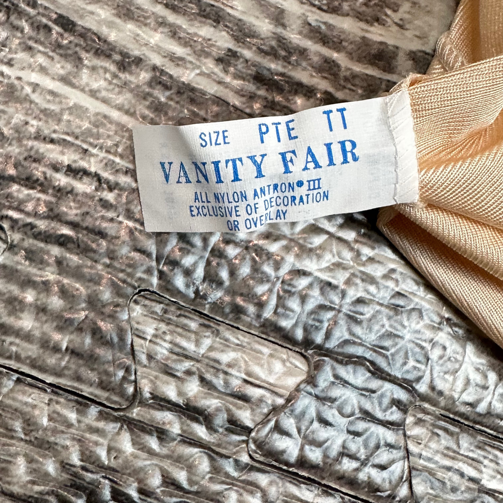 Vintage Vanity Fair Half Slip Size Small in Beige/Nude NEW