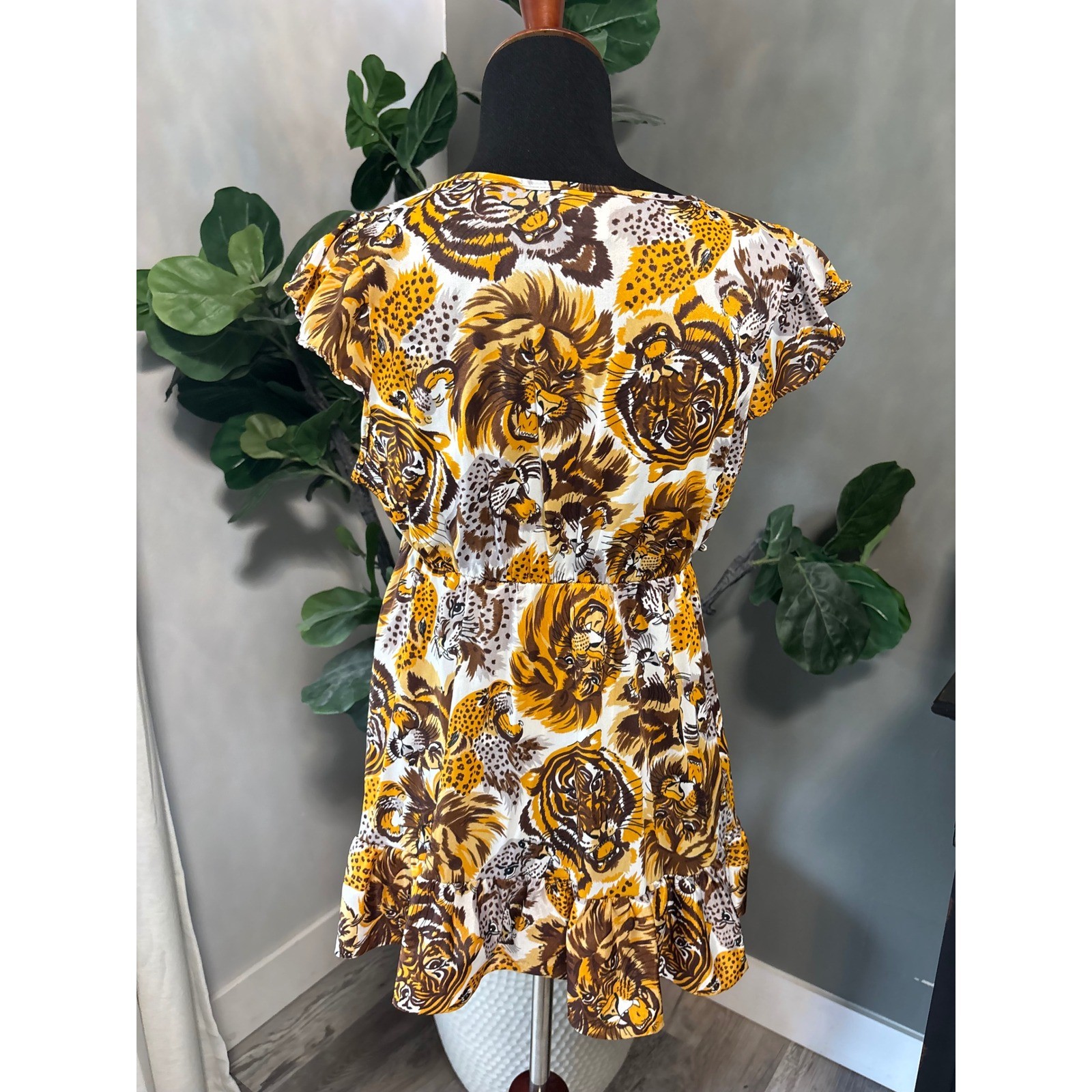 Vintage 70s JCPenney Animal Print top Lion Tiger Nylon Gold Brown Medium