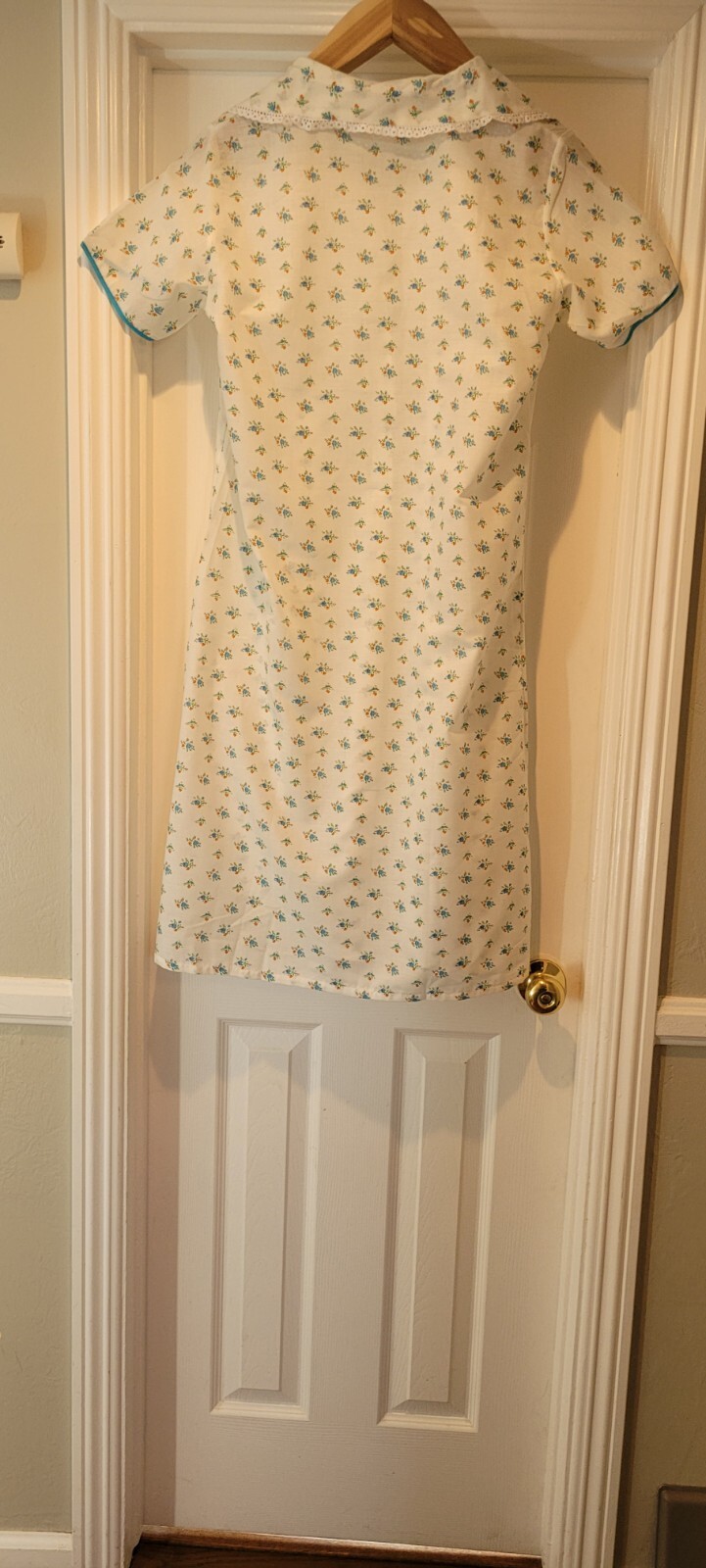 Vintage Polyester And Baumwolle Flowered House Coat