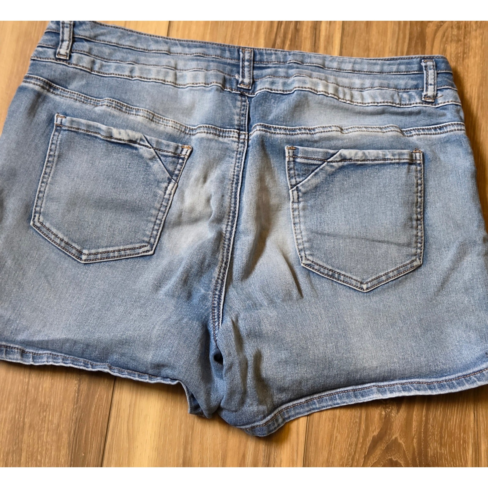 Cato Light-Wash Denim Shorts Women’s Size 16 Blue Spandex Blend