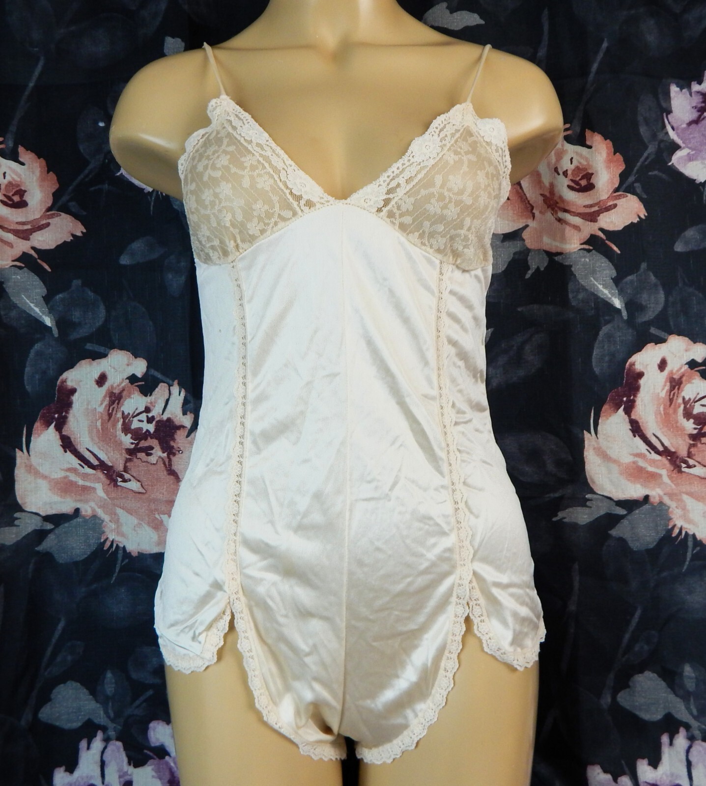 Vintage Radcliff Ivory Satin & Lace Intimate Teddy Bodysuit 100% Nylon Medium