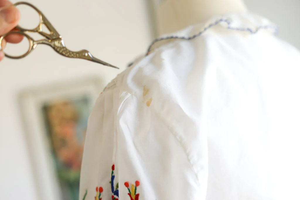 Vintage 1940s – 1950s Hungarian Folk Embroidered Folkloric Blouse XS S M