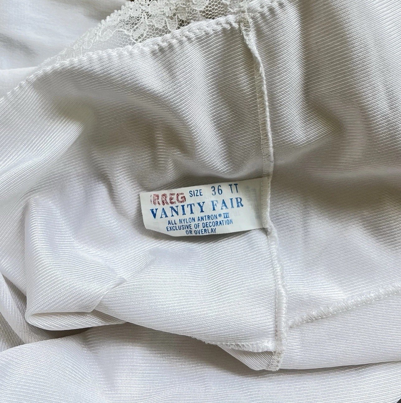70s/80s Vintage Vanity Fair White Lace Trim Slip Antron III Nylon Size 36 TT