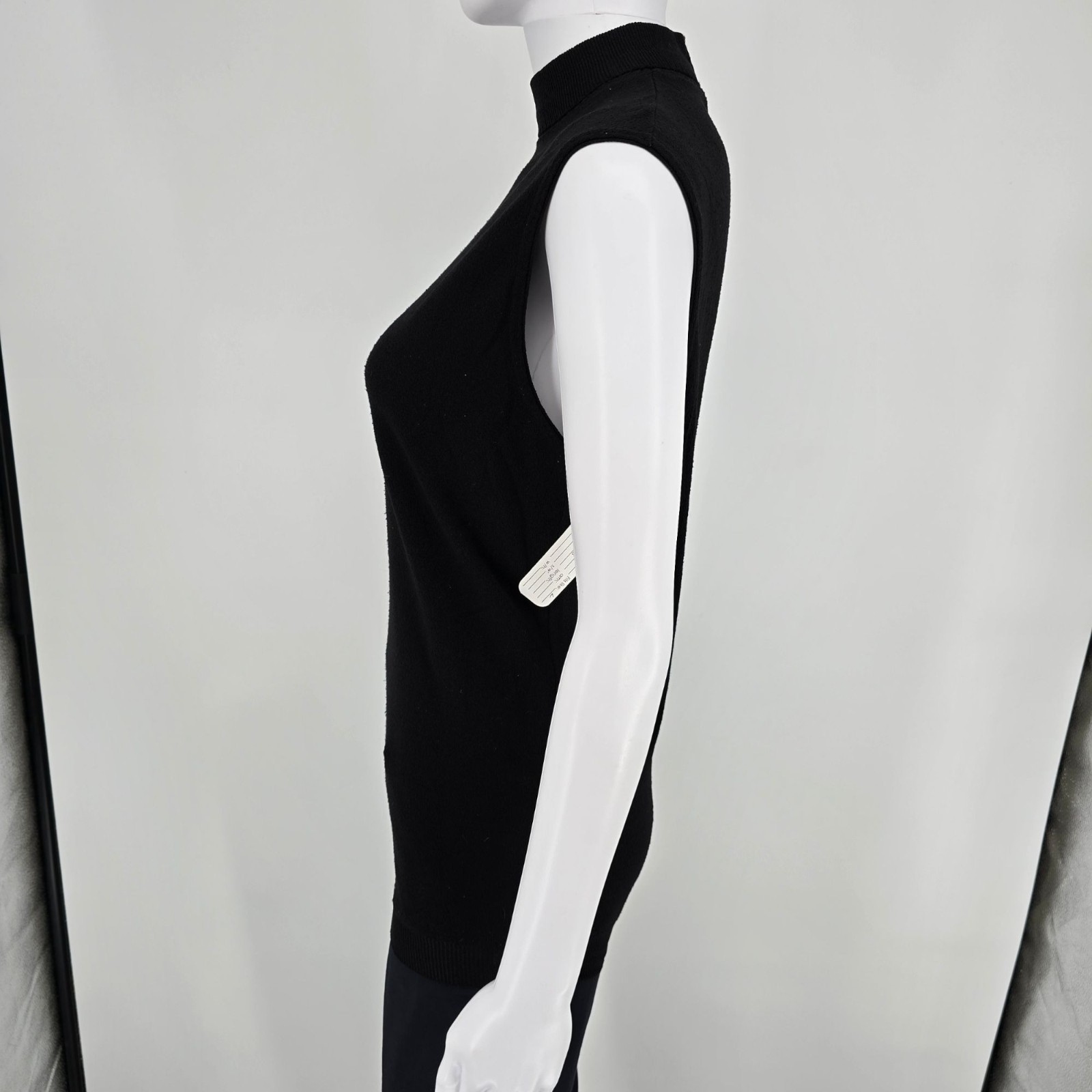 Vintage 1970s She Shells by Fairfield Black Sleeveless Sweater Vest (M)