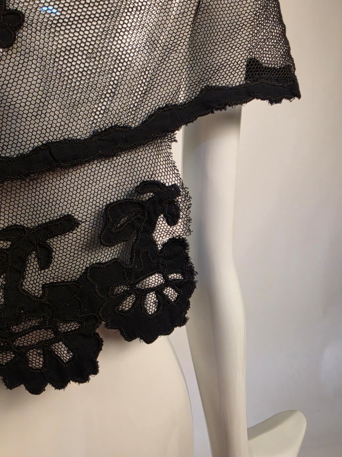 VICTORIAN 19TH C BLACK CUTWORK TRIANGULAR CAPE W FLORAL EDGE FOR DRESS