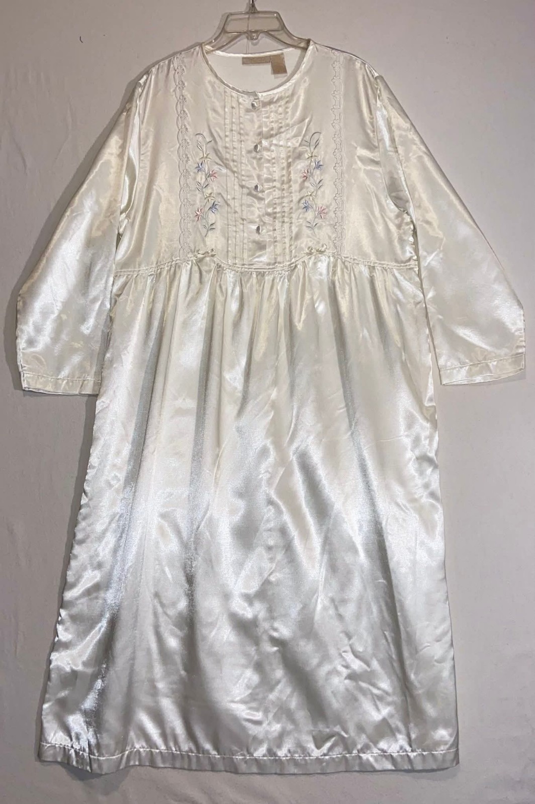Vintage Delicates Long Sleeves White Silky Nightgown Floral Embroidered Buttons