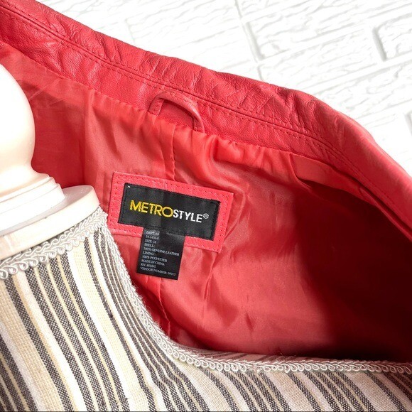 Vintage Metro Style Coral Genuine Leather Size 16 Tan Embroidered Trim