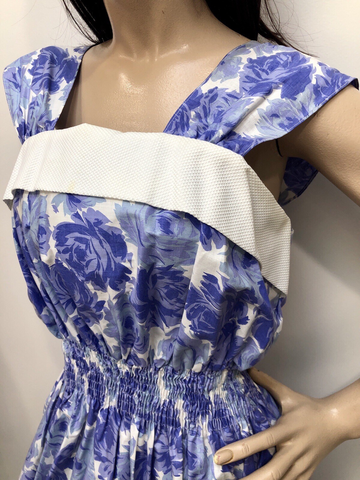 VTG 1950s *BLUE ROSE BLOSSOM All-Over Print CHINTZ SUNDRESS* Wide CINCHED WAIST