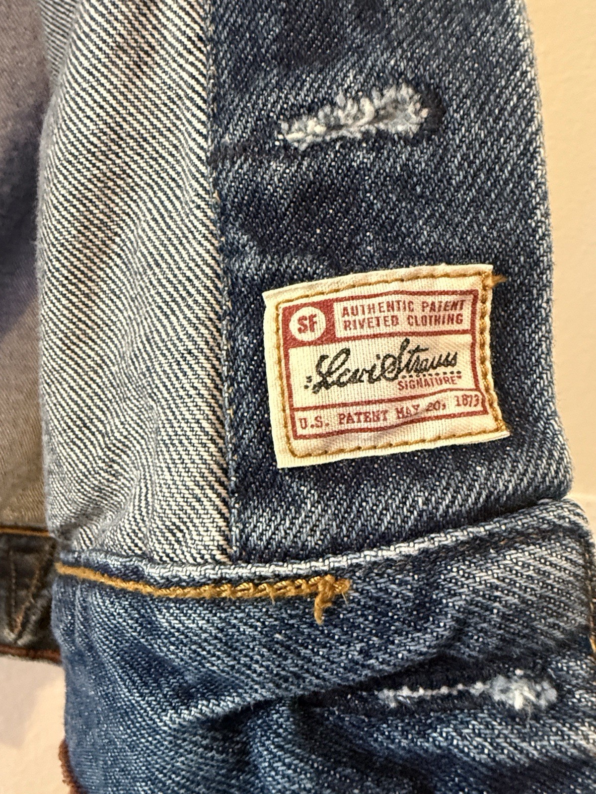Levi Strauss Signature Vintage Classic Blue Denim Jacket with Tan Stitching S