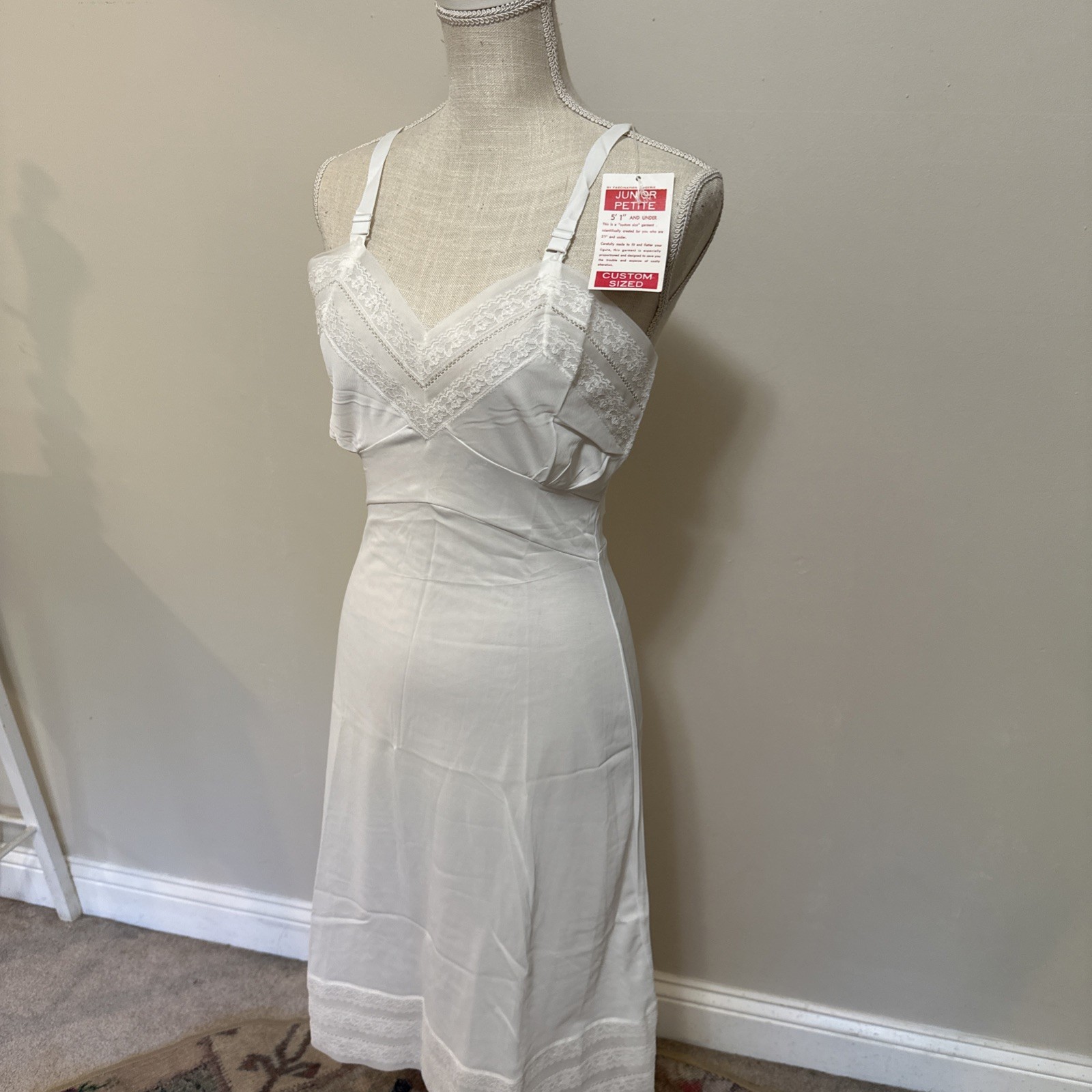 Vtg White Slip Undergarment By Fascination Lingerie Petite
