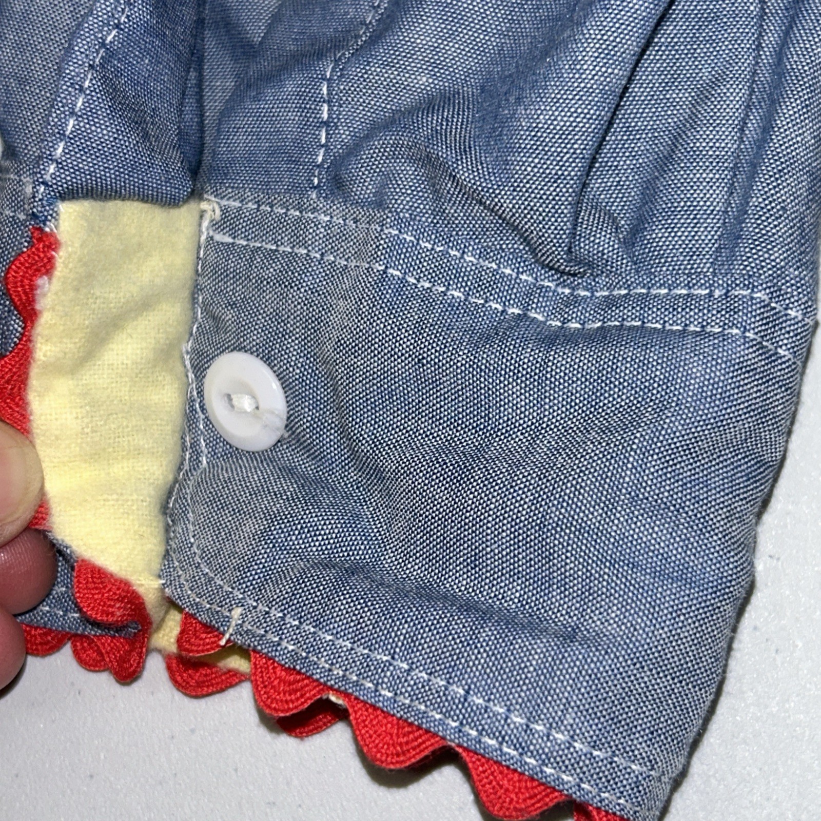 VTG Chambray Hand Embroidered Shirt Blue Floral Bee Holly Hobby Big Mac Med E4